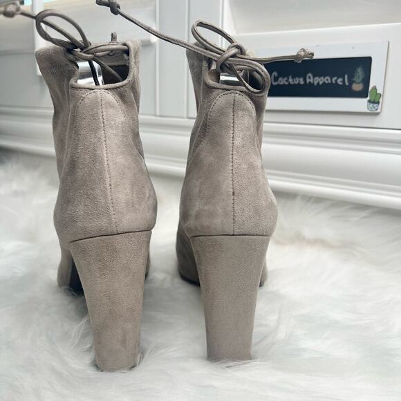Women’s Stuart Weitzman Mitten Booties Size 10 - Picture 4 of 9